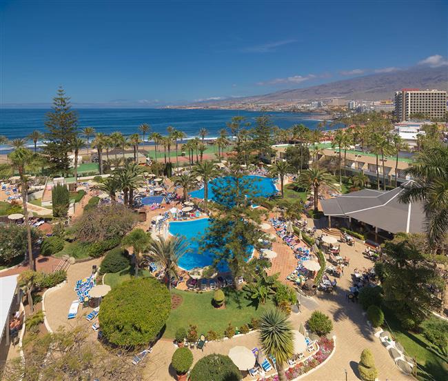 Panoramica dell‘hotel e della piscina