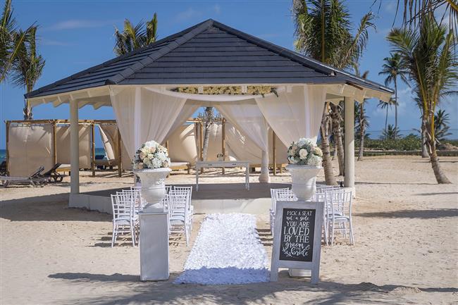Montaje boda en la playa del hotel