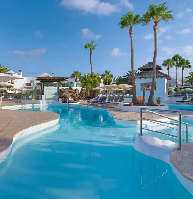 Vista general de l‘hotel i la piscina