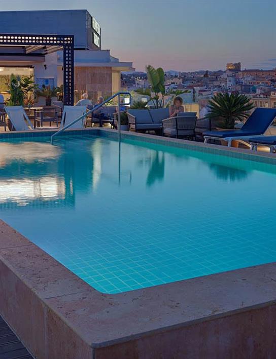 Rooftop Bar Caelum e Plunge Pool