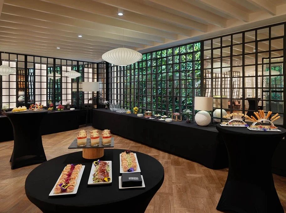 Cocktail in the Urban meeting room