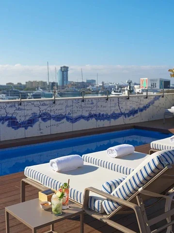 Terrassa Mare Nostrum amb vistes al Port Vell