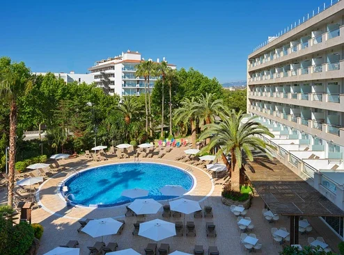 Allgemeine Ansicht Hotel und Pool
