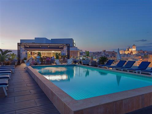 Caelum Rooftop Bar and Plunge Pool