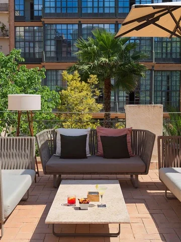 Solàrium a la terrassa de l'hotel