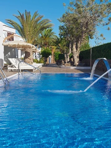 Vista general de l‘hotel i la piscina