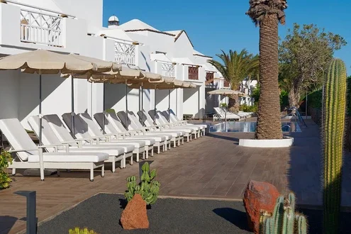 Vista general de l‘hotel i la piscina