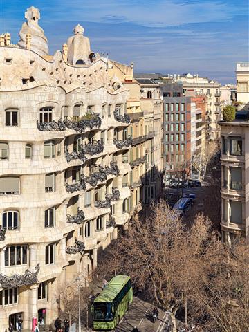 Views from La Pedrera to the hotel