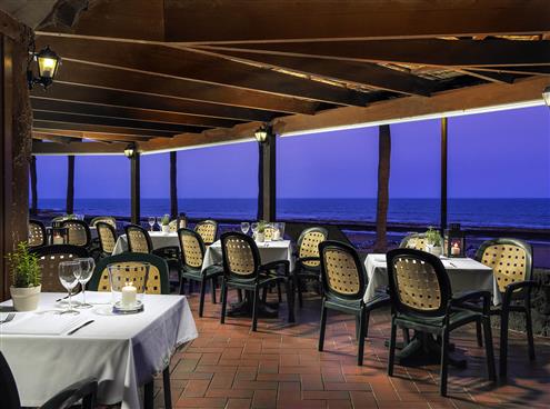 Restaurant-bar La Ballena au bord de la mer