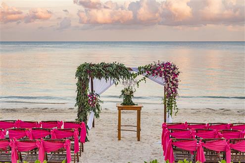 Organização de casamento na praia do hotel