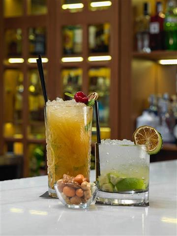 Cocktails at the Edén Lobby Bar