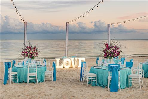 Montaje boda en la playa del hotel