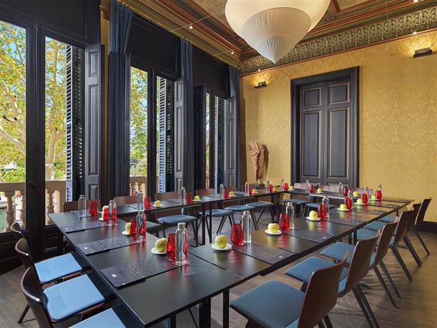 Salão Gaudí disposição das mesas em formato O