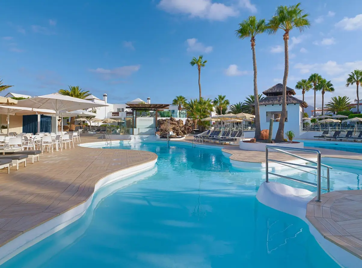 Vista general de l‘hotel i la piscina