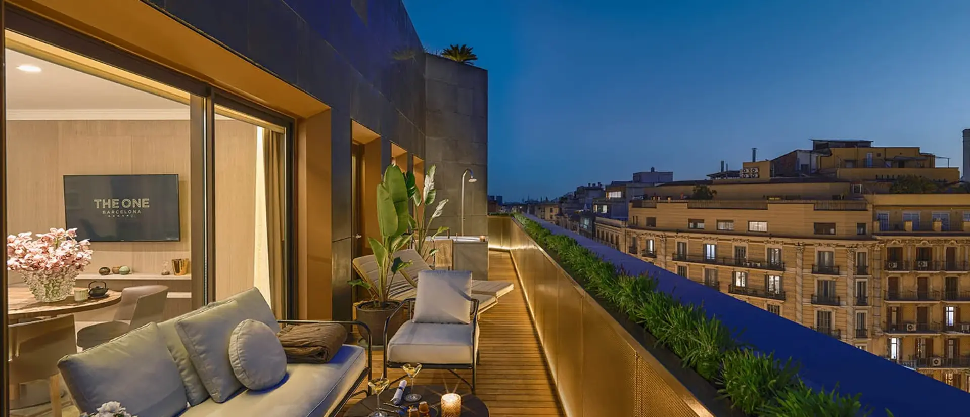 <p><em class="ql-size-small">Eine neue Erfahrung von</em></p><p><span class="ql-size-huge">LUXUS</span></p><p>KONTEMPORÄR</p>